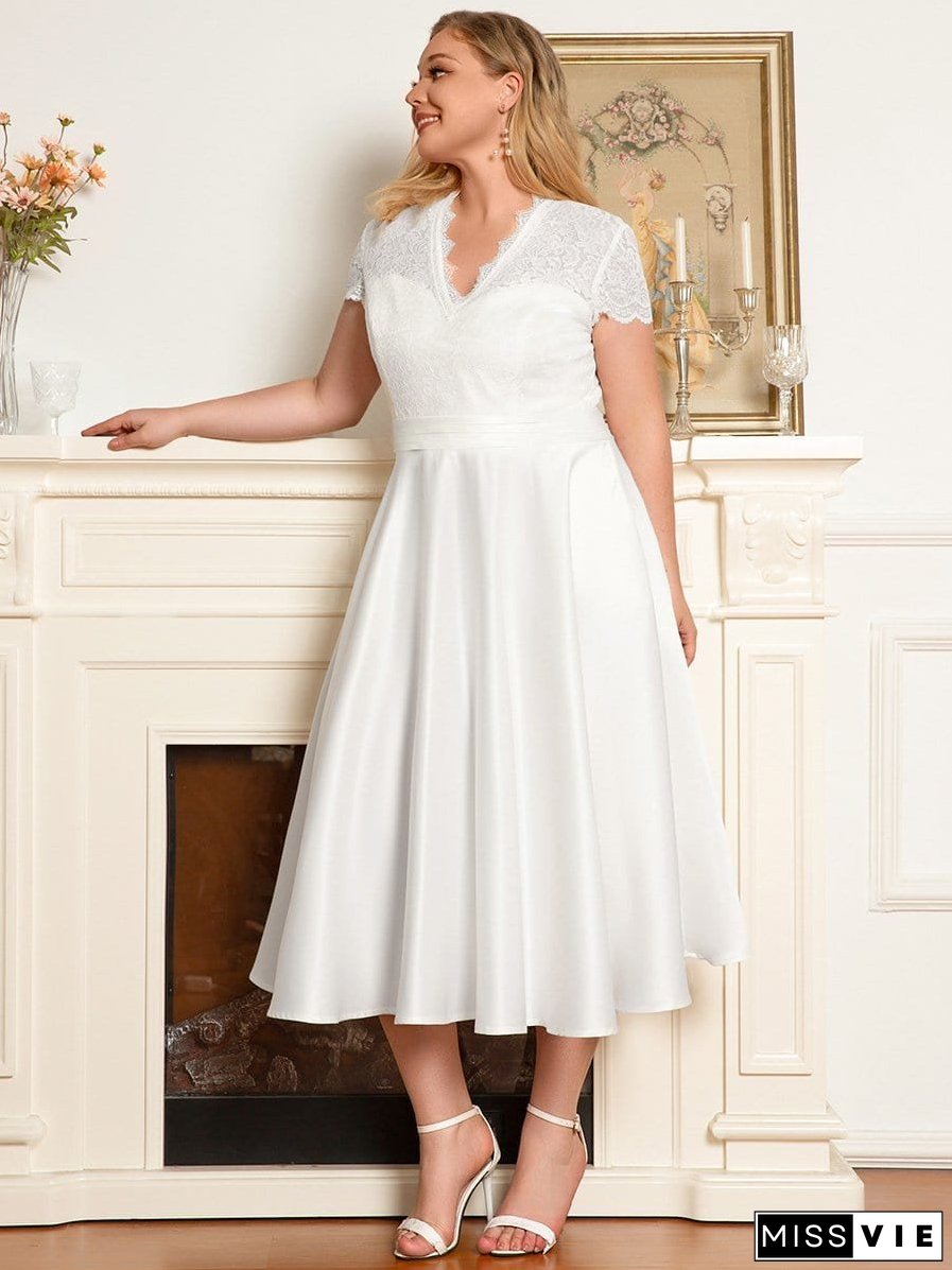 Elegant Plus Size Lace A-line Cocktail Dress with Pockets