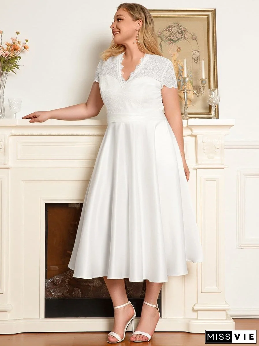 Elegant Plus Size Lace A-line Cocktail Dress with Pockets