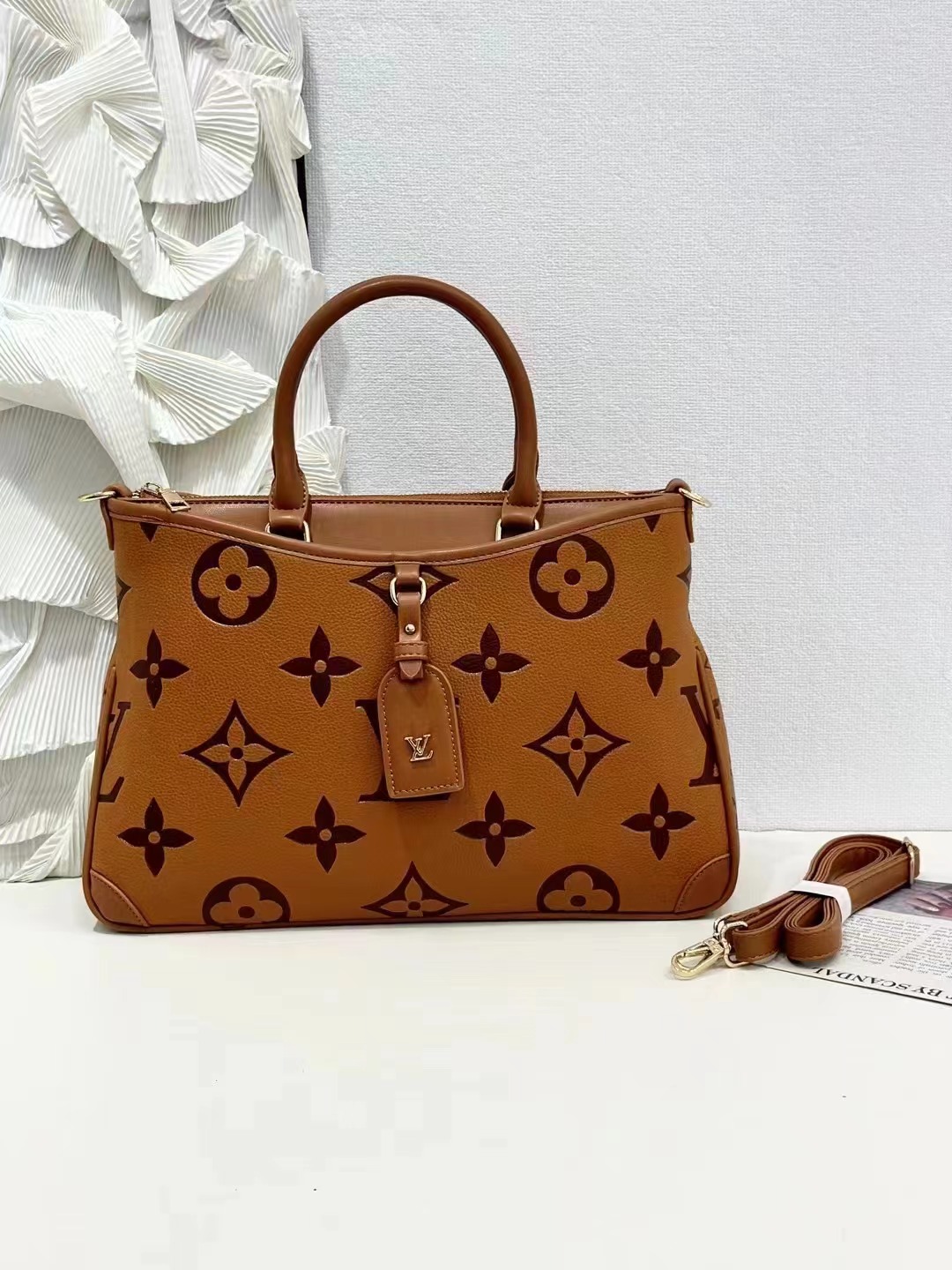 🔥🔥🔥New product launch with huge discounts 2024👜 new LV small LOGO shoulder handbag