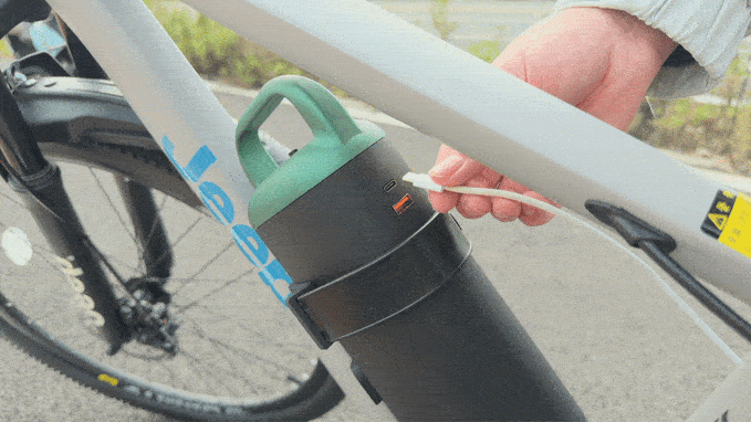 Батерия, работеща като power bank за мобилни устройства