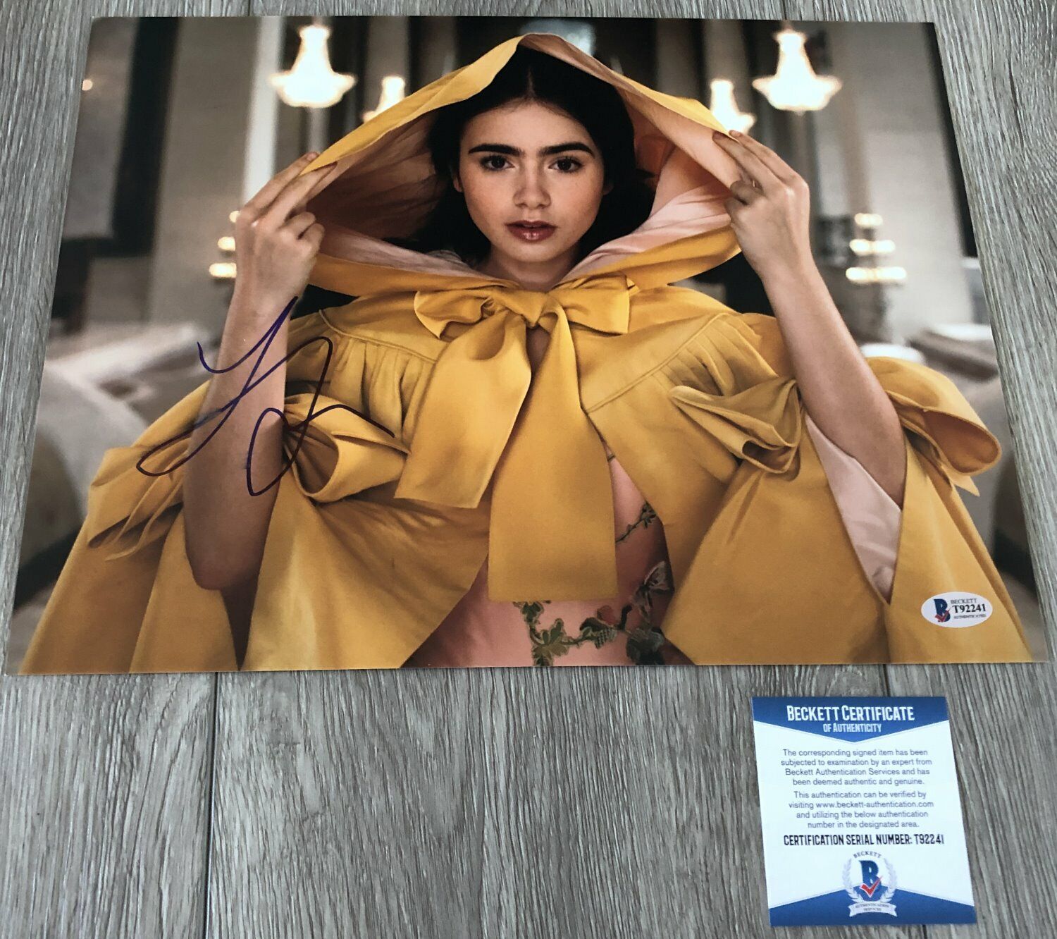 LILY COLLINS MIRROR MIRROR SNOW WHITE SIGNED 11x14 Photo Poster painting w/PROOF BECKETT BAS COA