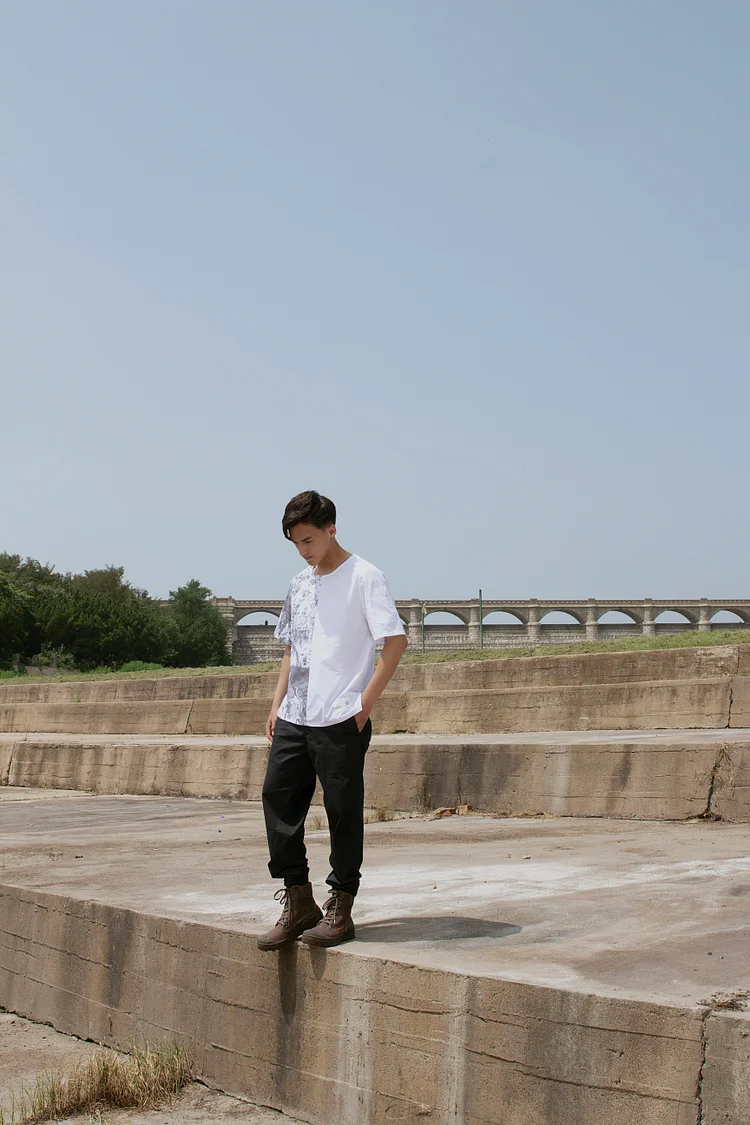 AGA KHAN MUSEUM X JUMA Shahnameh Unisex Short Sleeve Shirt  - 4 Recycled Water Bottles - White