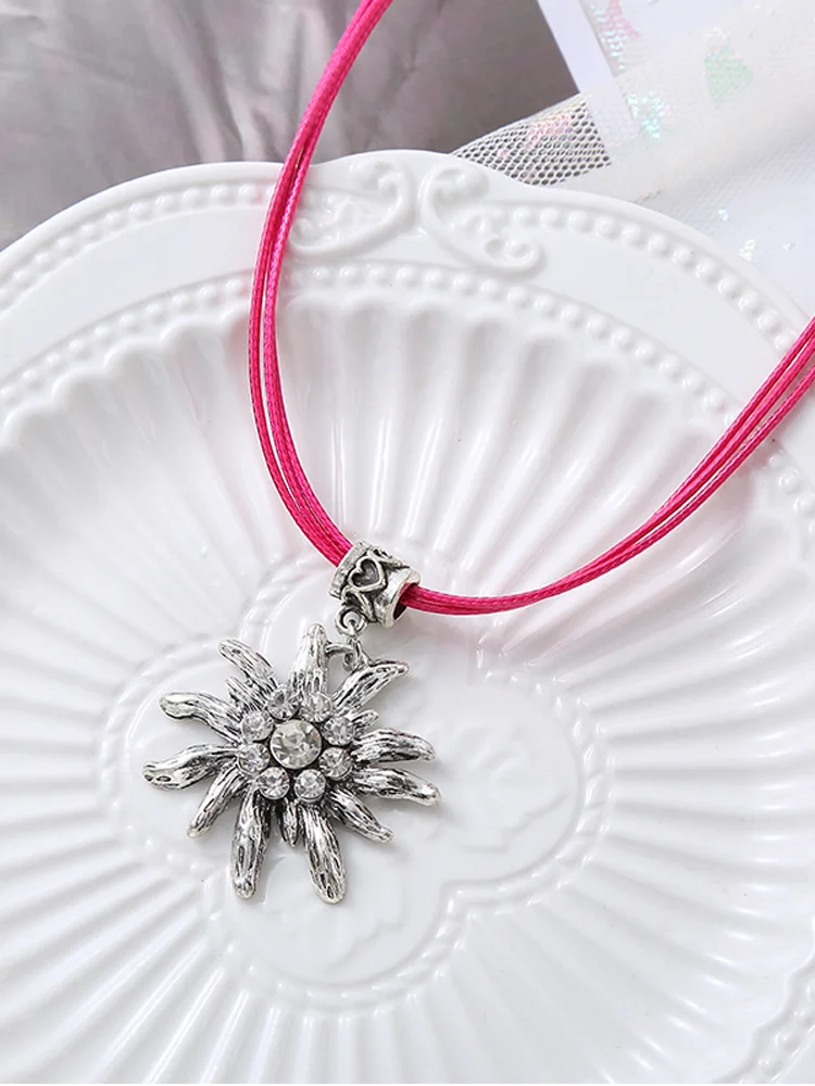Elegant Flower Pendant Necklace