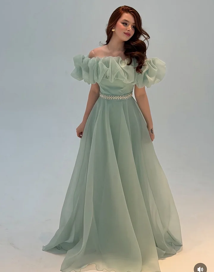 Lussooy Fashionable Rhinestone Off-The-Shoulder A-Line Tulle Evening Dress 