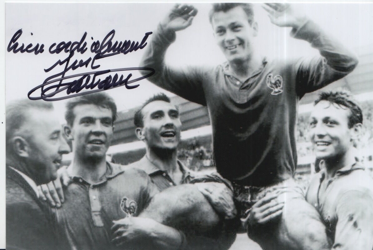 FRANCE HAND SIGNED JUST FONTAINE 6X4 Photo Poster painting 5.