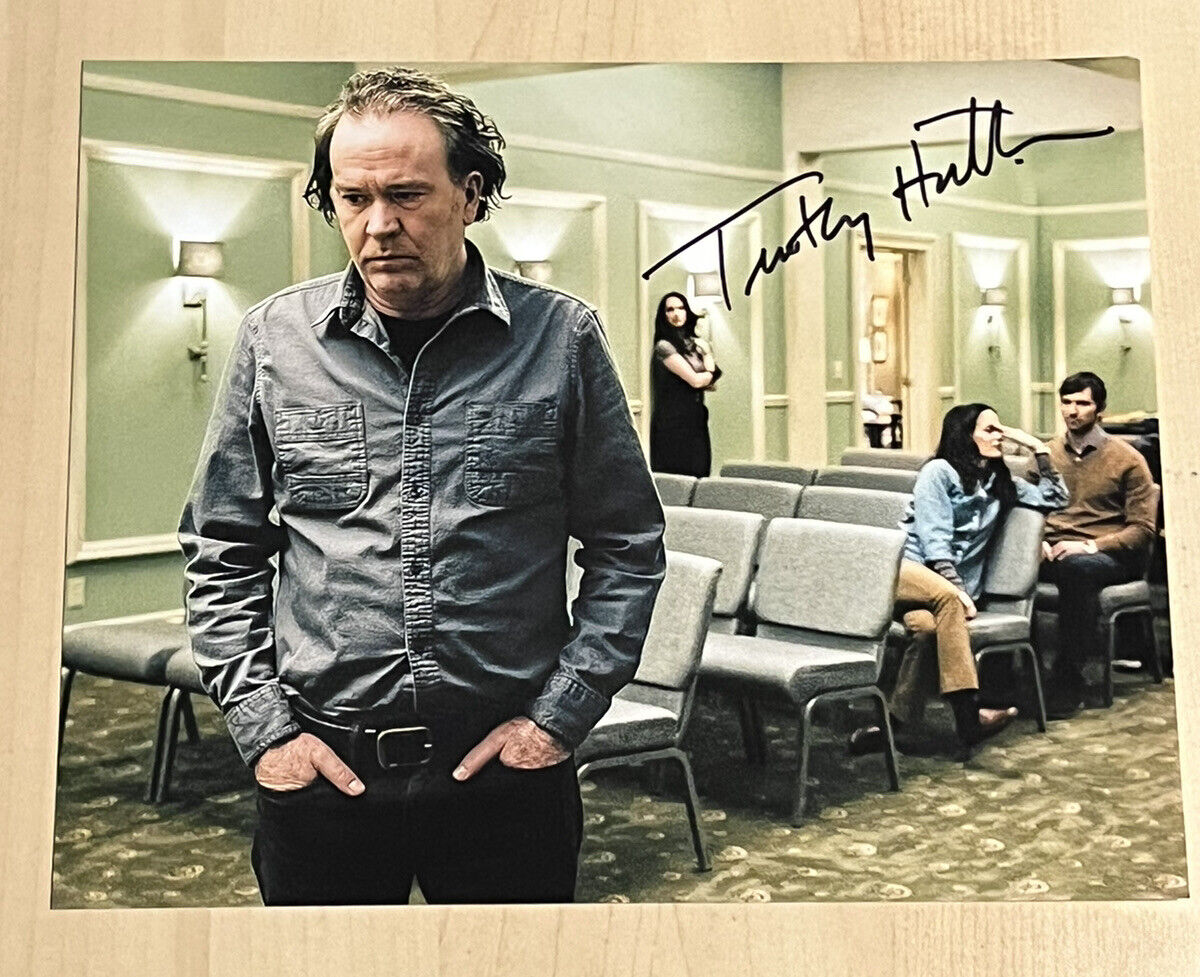 TIMOTHY HUTTON SIGNED 8x10 Photo Poster painting ACTOR AUTOGRAPHED HAUNTING OF HILL HOUSE COA