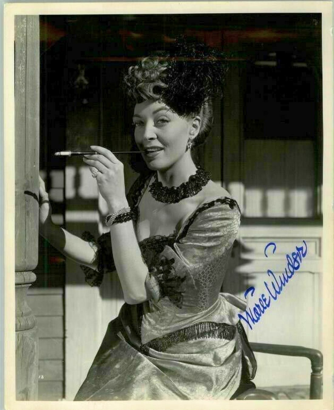 MARIE WINDSOR, ACTRESS (DECEASED) SIGNED 8X10 JSA AUTHENTICATED COA #N44510