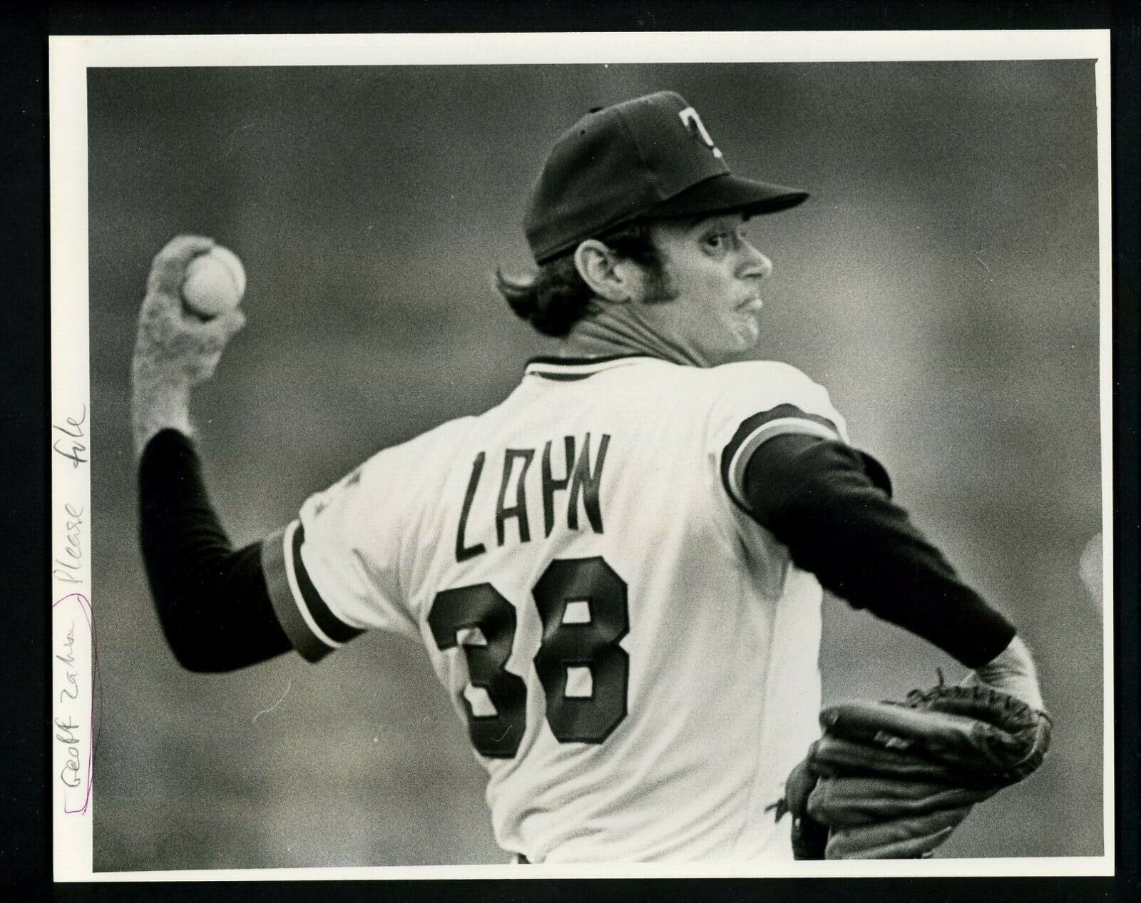 Geoff Zahn action pitching 1980 Press Original Photo Poster painting Minnesota Twins