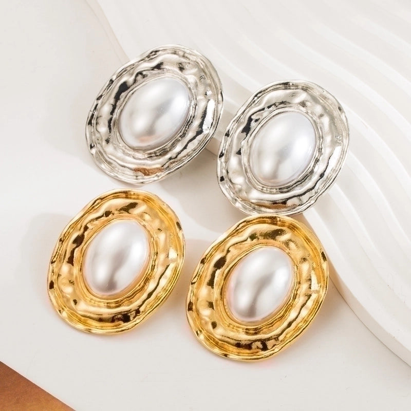 1 Pair Elegant Luxurious Oval Inlay Carving Alloy Pearl Gold Plated Silver Plated Ear Studs