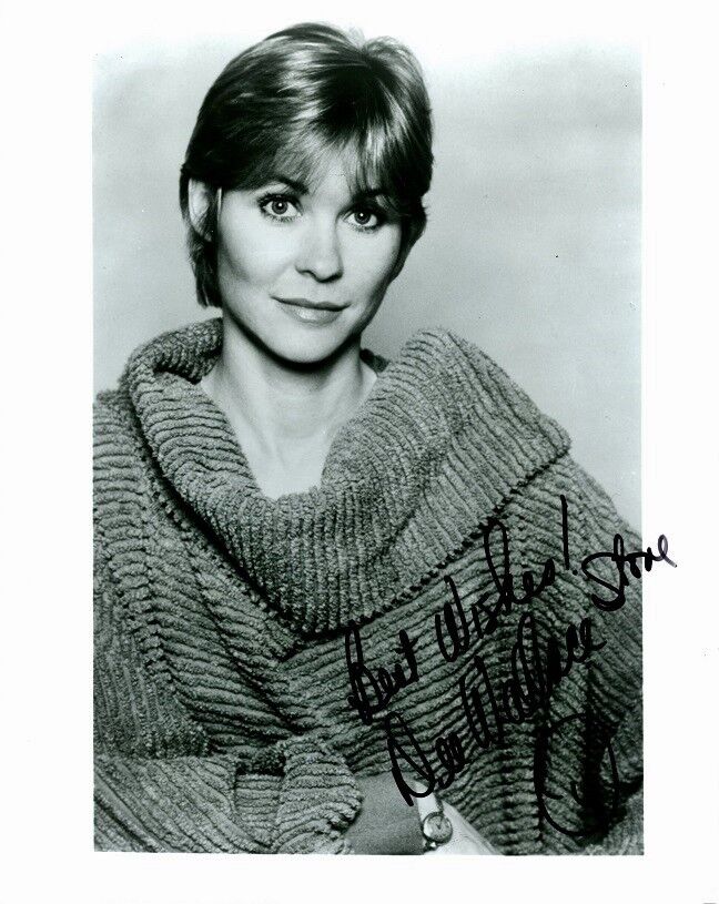 DEE WALLACE STONE Signed Photo Poster painting