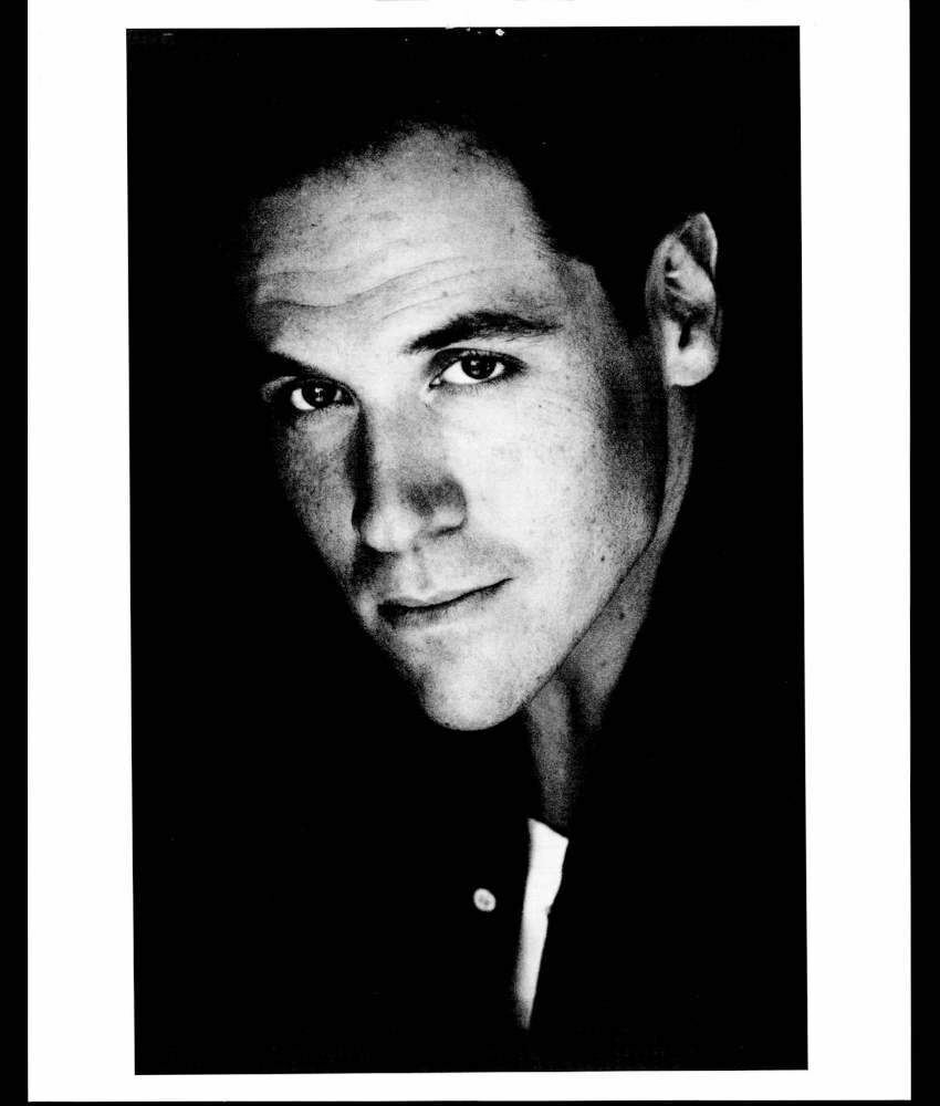 JON FAVREAU - 8x10 Headshot Photo Poster painting w/ Resume - Swingers