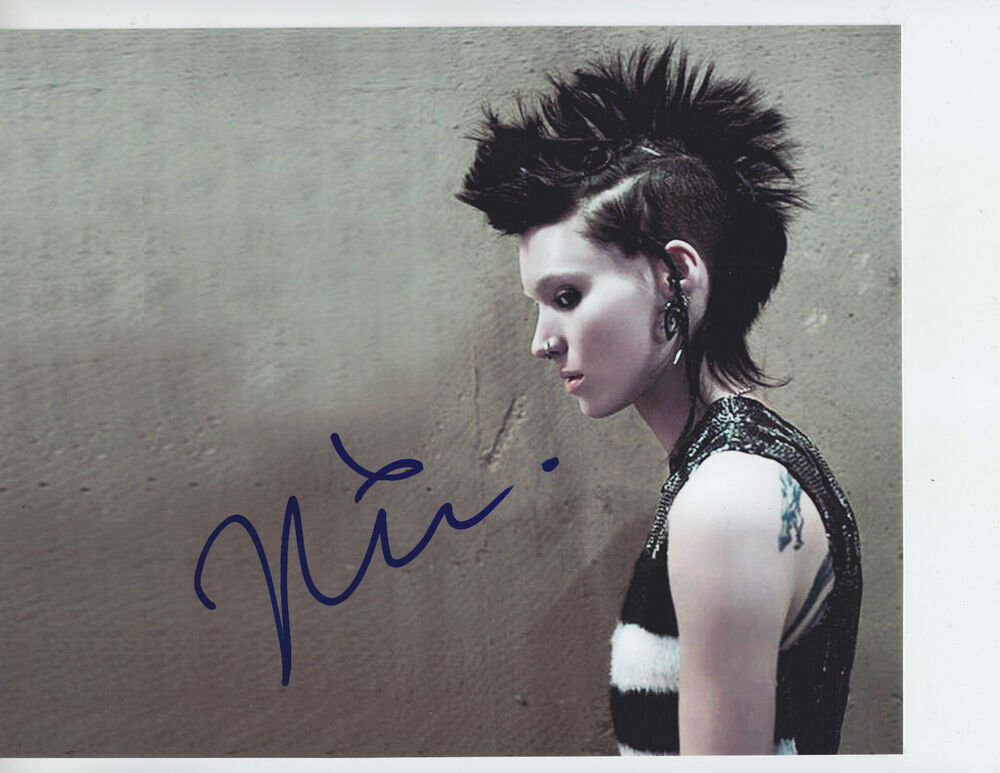 Rooney Mara - GIRL WITH THE DRAGON TATTOO - signed 8x10