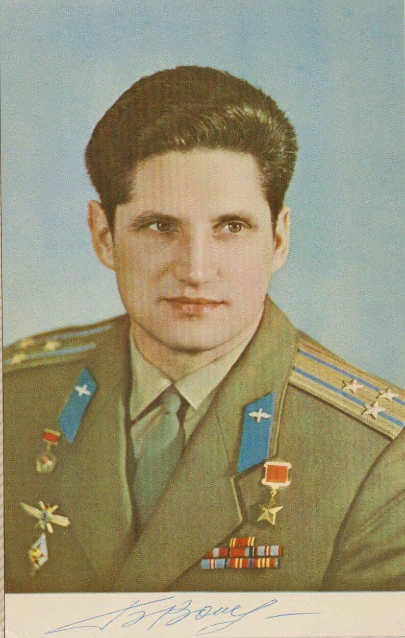 Boris Volynov Autographed Vintage Soviet Photo Poster painting Postcard - Soyuz 5 Cosmonaut