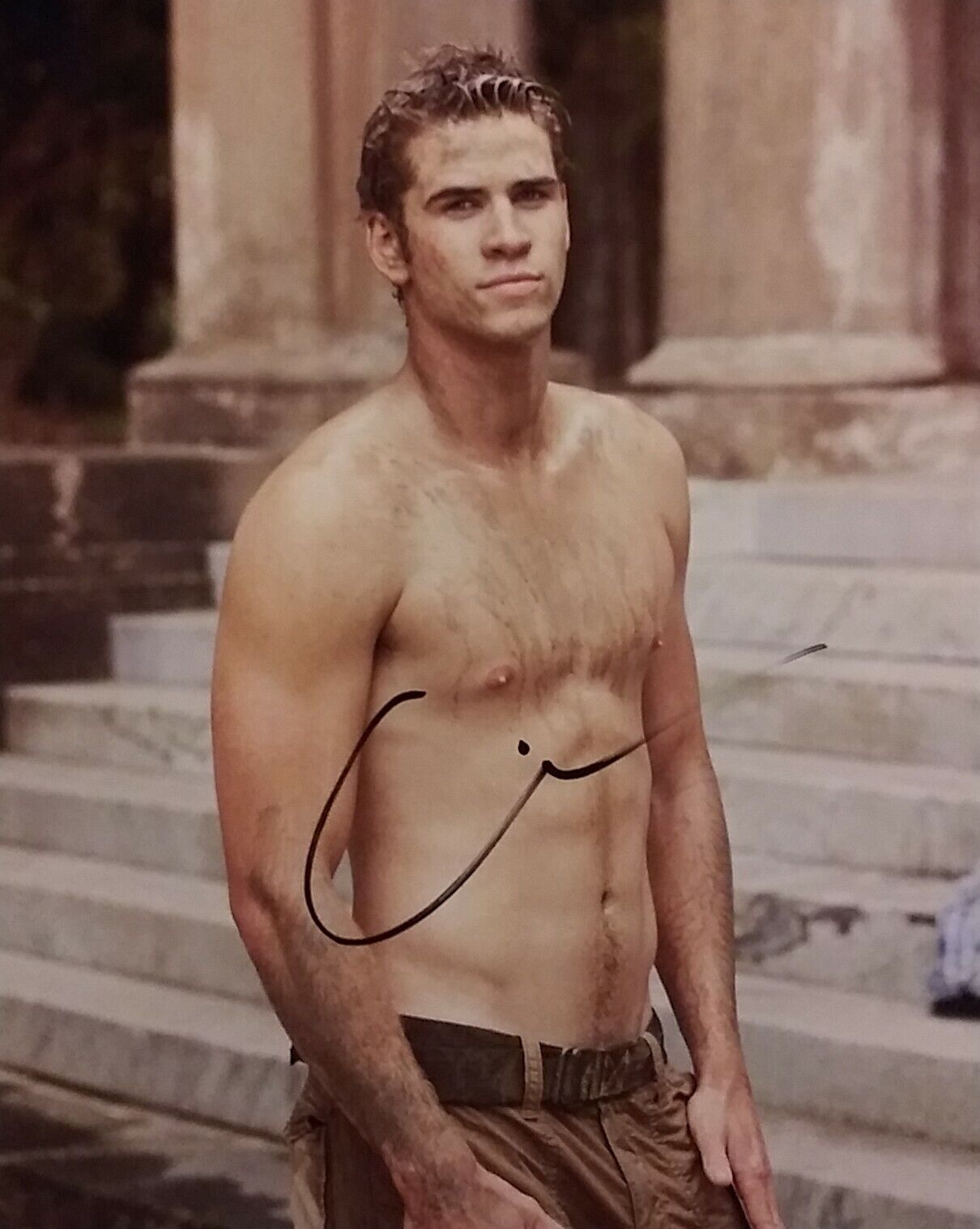 Liam Hemsworth signed 8x10