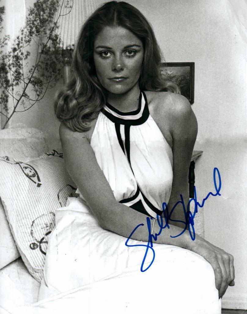 Cybill Shepherd autographed 8x10 Picture signed Photo Poster painting and COA