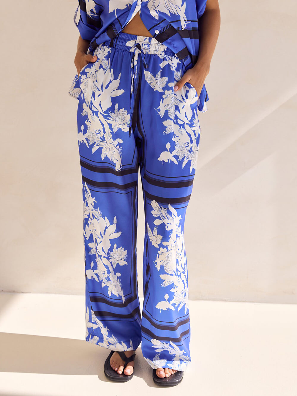 Casual Unique Satin Floral Print Elastic Waistband Drawstring Pocket Wide Leg Pants