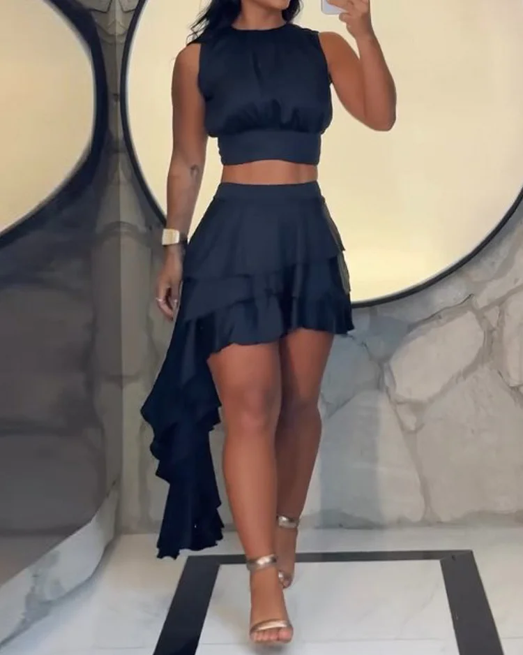 Sleeveless solid color two piece suit 
