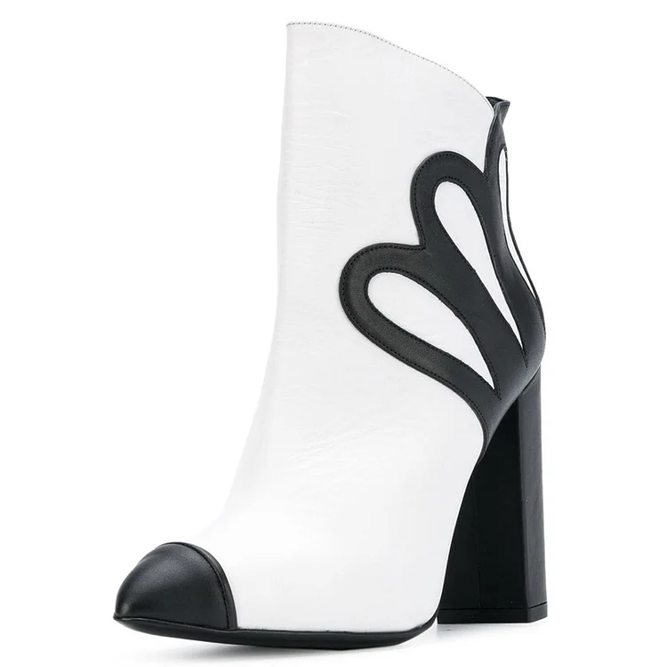 Escarpins blancs et noirs à talons aiguilles avec découpes Flusfy