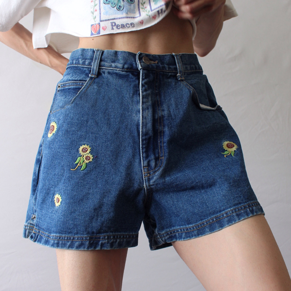 Sunflower Embroidery High-waist Vintage Denim Shorts / [blueesa] /