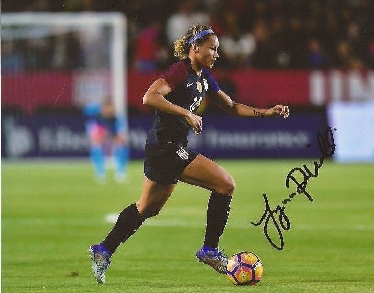 Lynn Williams NC Courage signed Team USA Womens Soccer 8x10 Photo Poster painting 4