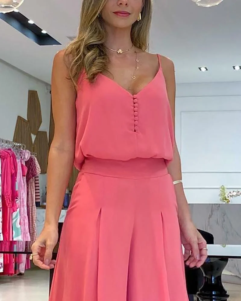 Solid coloured casual suit with buttons