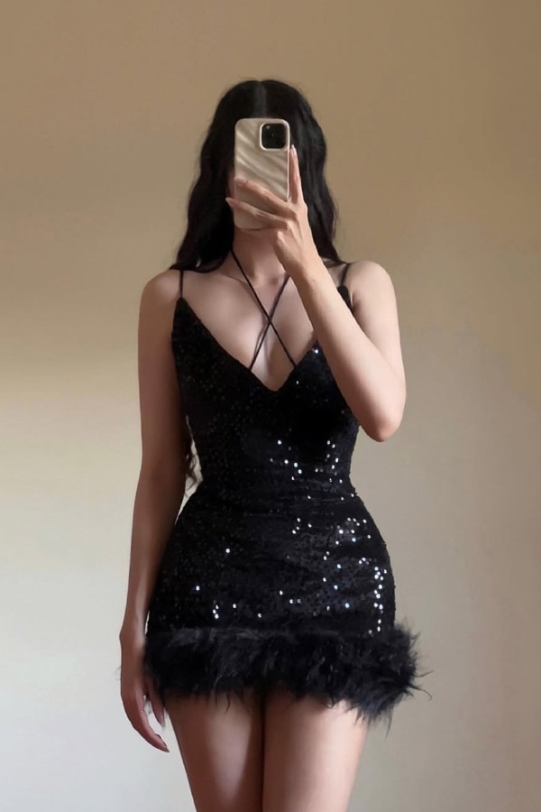 Ovlias Black Spaghetti Strap V-Neck Homecoming Dress Backless With Sequins CH0008