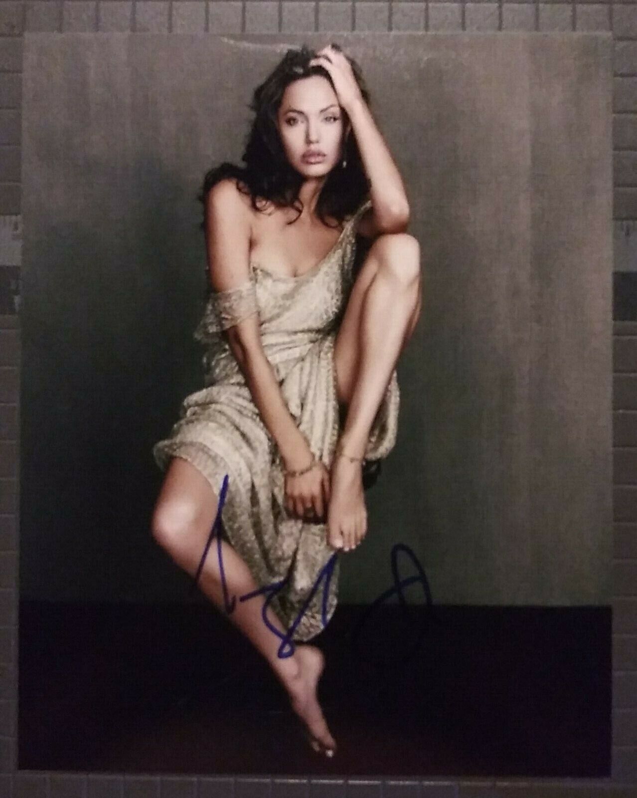 Angelina Jolie signed 8x10