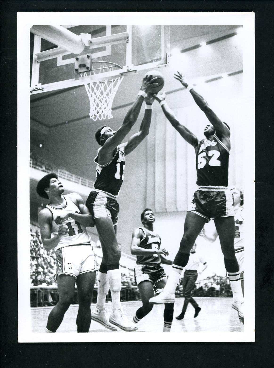 Wilt Chamberlain Wes Unseld 1971 Press Original Photo Poster painting Washington Bullets Lakers