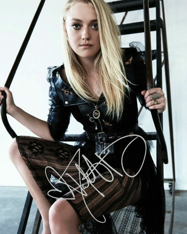 Dakota Fanning Autograph Signed Photo Poster painting Print