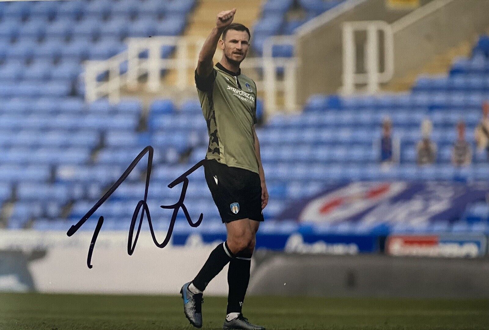 Tommy Smith Genuine Hand Signed Colchester United 6X4 Photo Poster painting 2