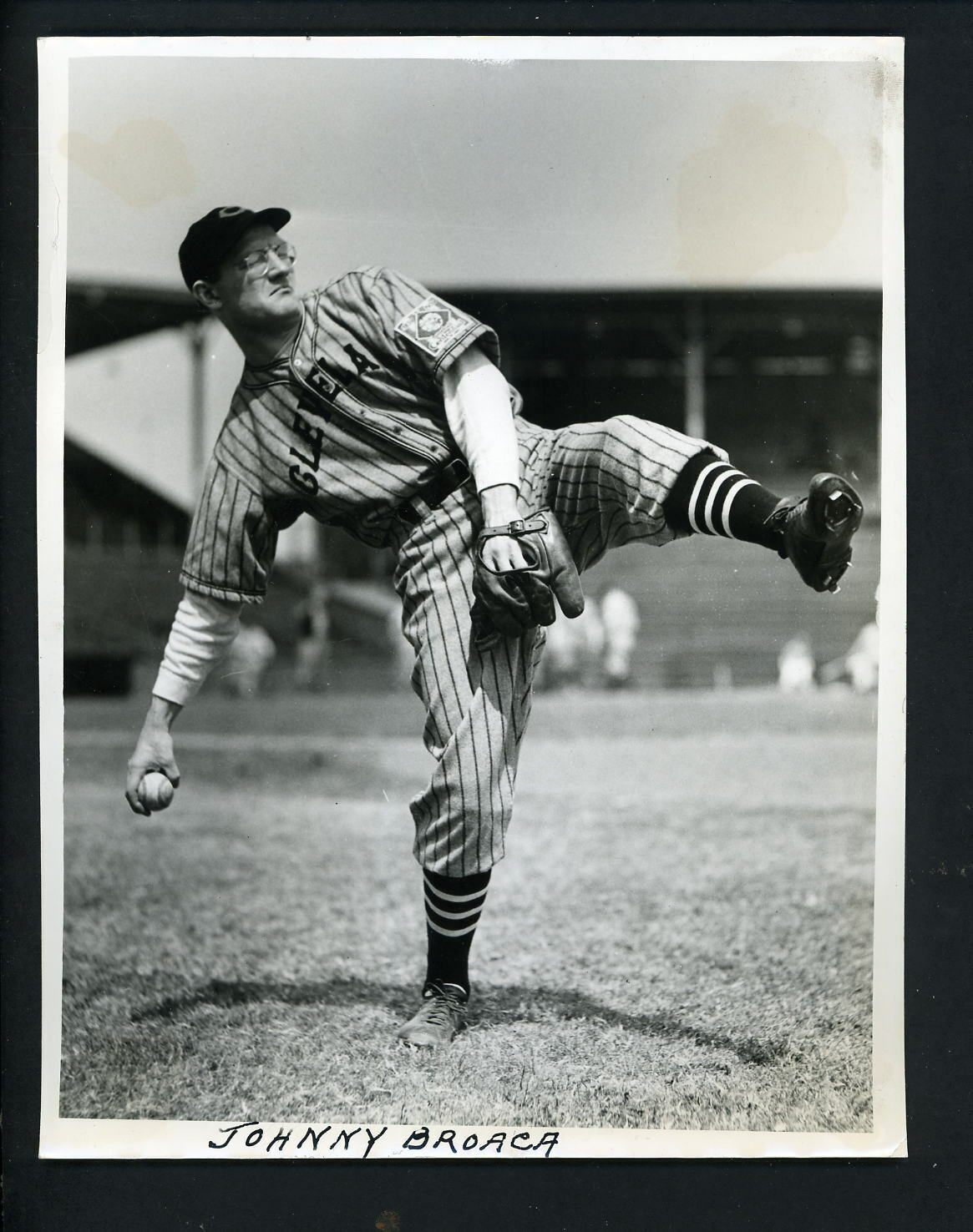 Johnny Broaca pitching pose 1939 TYPE 1 Press Photo Poster painting Cleveland Indians