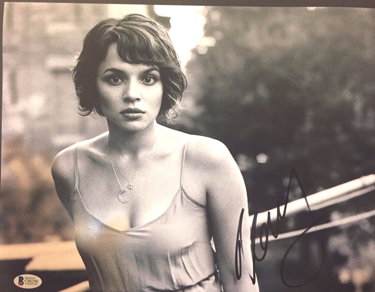 Beautiful NORAH JONES Signed 11x14 Photo Poster painting Beckett C06298