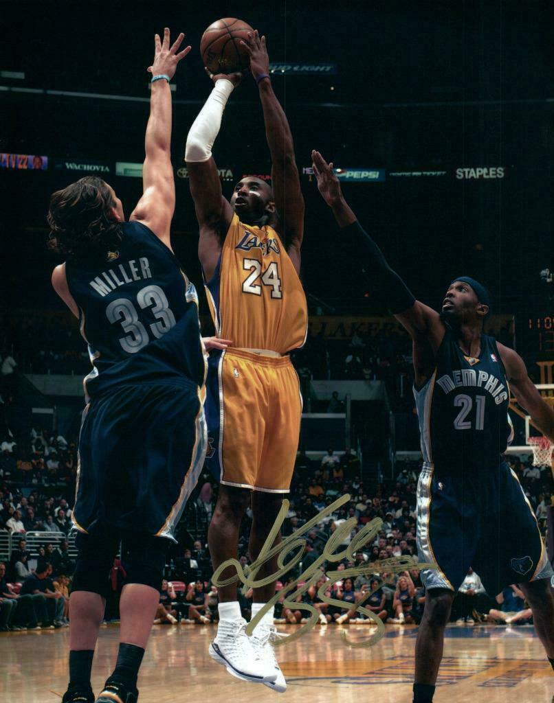 Kobe Bryant Autographed Signed 8x10 Photo Poster painting ( HOF Lakers ) REPRINT ,.