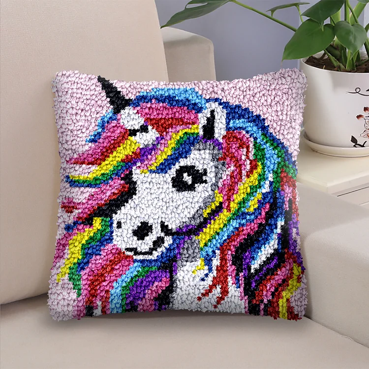 Unicorn - Latch Hook Pillow Kit veirousa