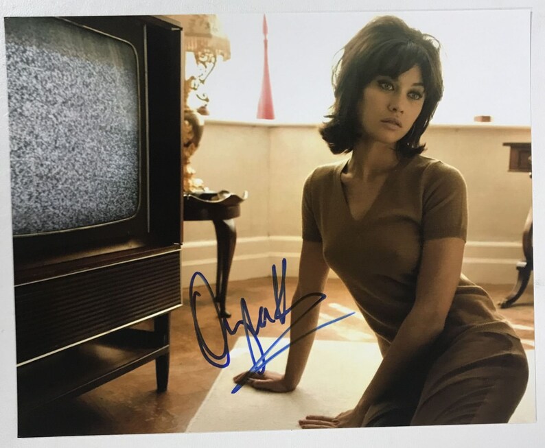 Olga Kurylenko Signed Autographed Glossy 8x10 Photo Poster painting - COA Matching Holograms