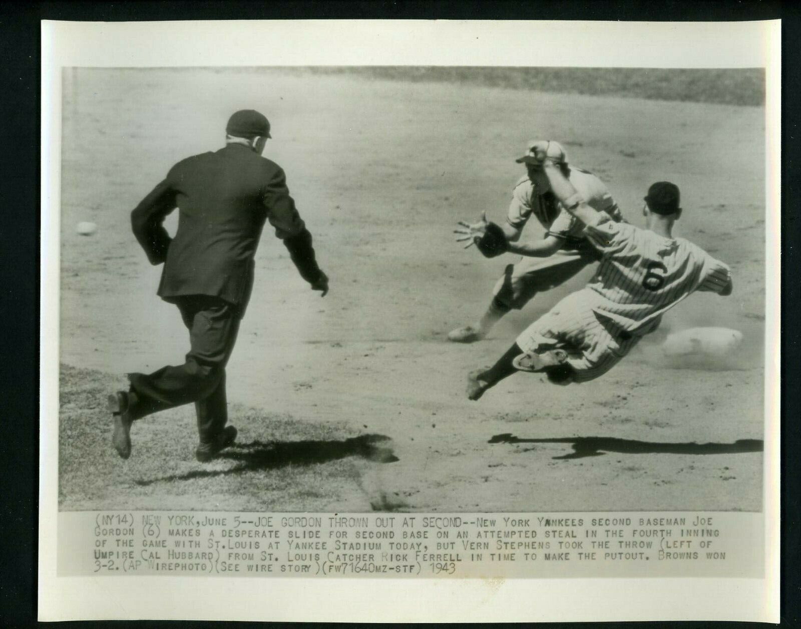 Joe Gordon & Vern Stephens 1943 Press Photo Poster painting St. Louis Browns New York Yankees