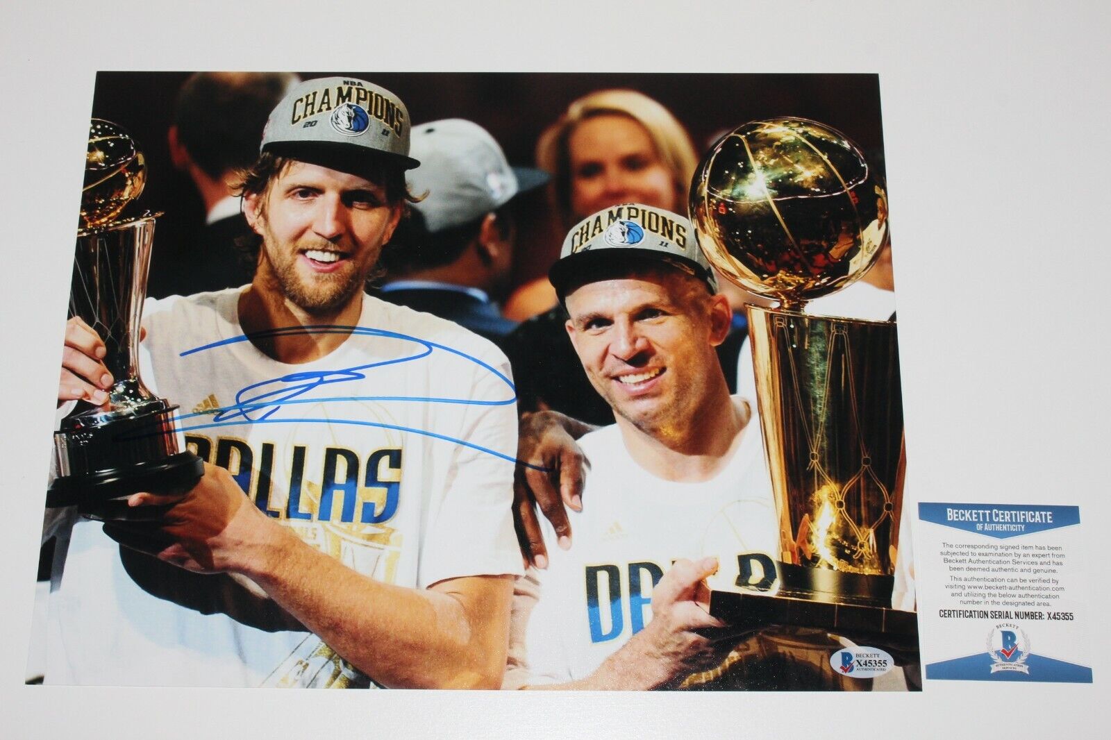 DALLAS MAVERICKS DIRK NOWITZKI SIGNED 2011 NBA CHAMPIONS 11x14 Photo Poster painting BECKETT COA