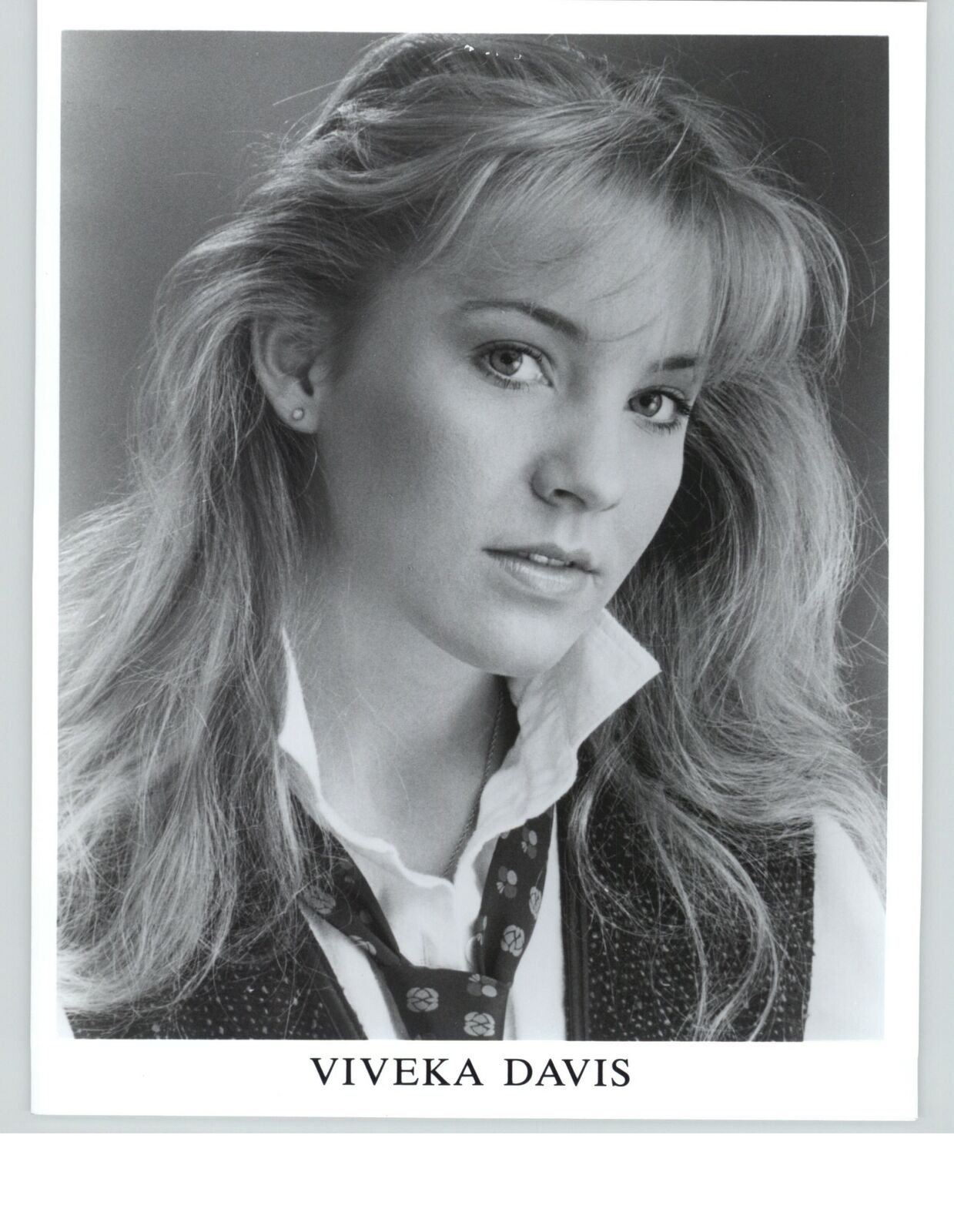 Viveka Davis - 8x10 Headshot Photo Poster painting - V: The Final Battle