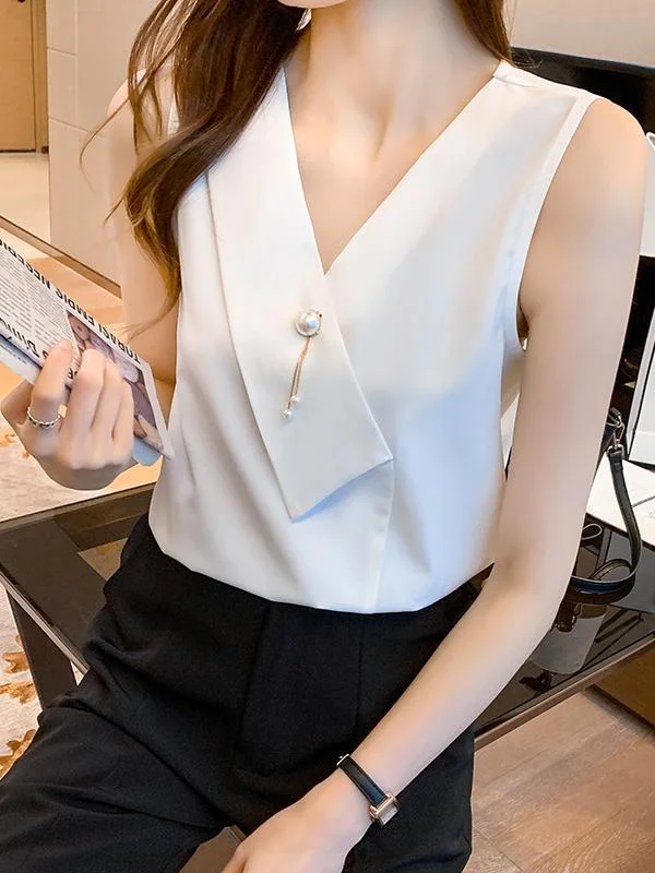 Women's camisole with V-neck sleeveless shirt