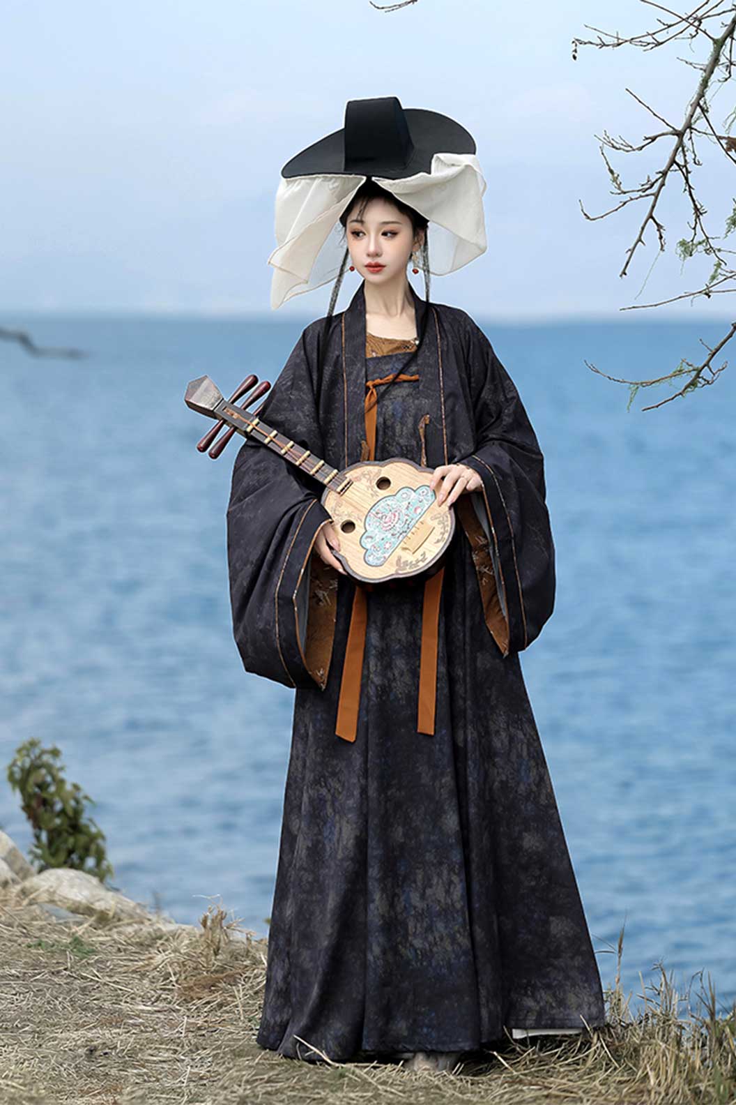 Tang Dynasty Black Hanfu Dress with Qi Xiong Ru Skirt and Famen Temple Inspired  - chanyi 禅意 Stupa Stones