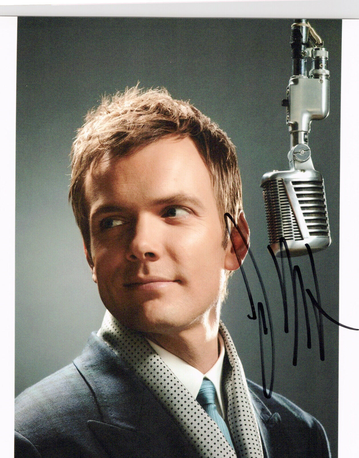 Joel McHale head shot autographed Photo Poster painting signed 8x10 #7