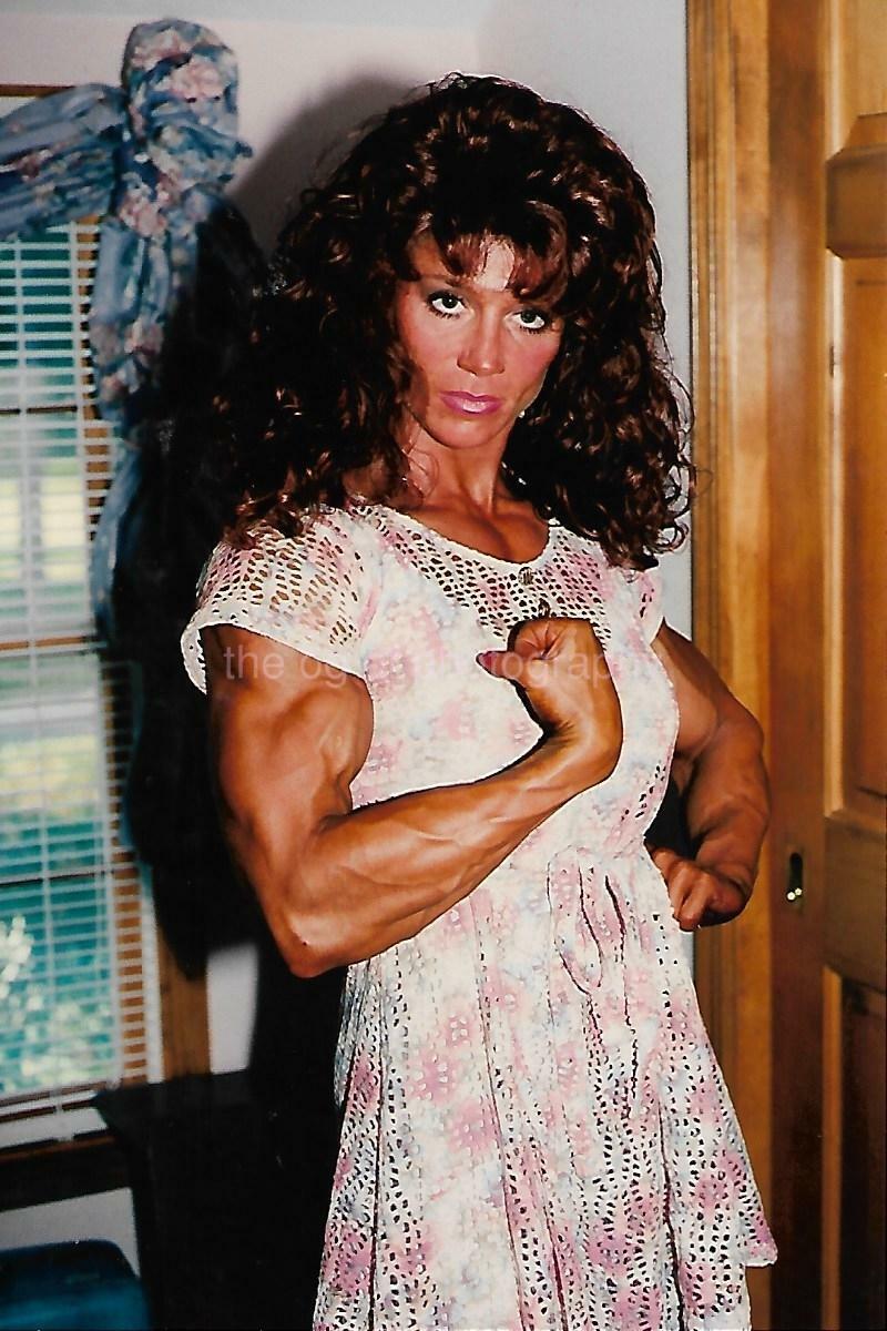 FEMALE BODYBUILDER 80's 90's FOUND Photo Poster painting Color MUSCLE WOMAN Original EN 16 29 I