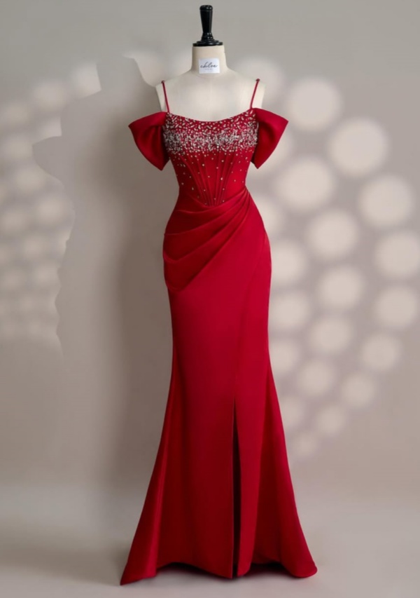 Charming Satin Red Split Beaded Evening Dress | ZT0388