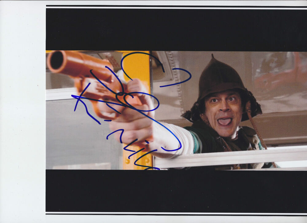 Johnny Knoxville - signed 8x10