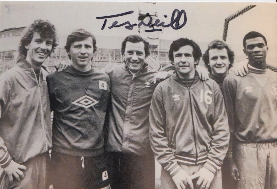 TERRY NEILL HAND SIGNED 6X4 Photo Poster painting ARSENAL FOOTBALL AUTOGRAPH 1