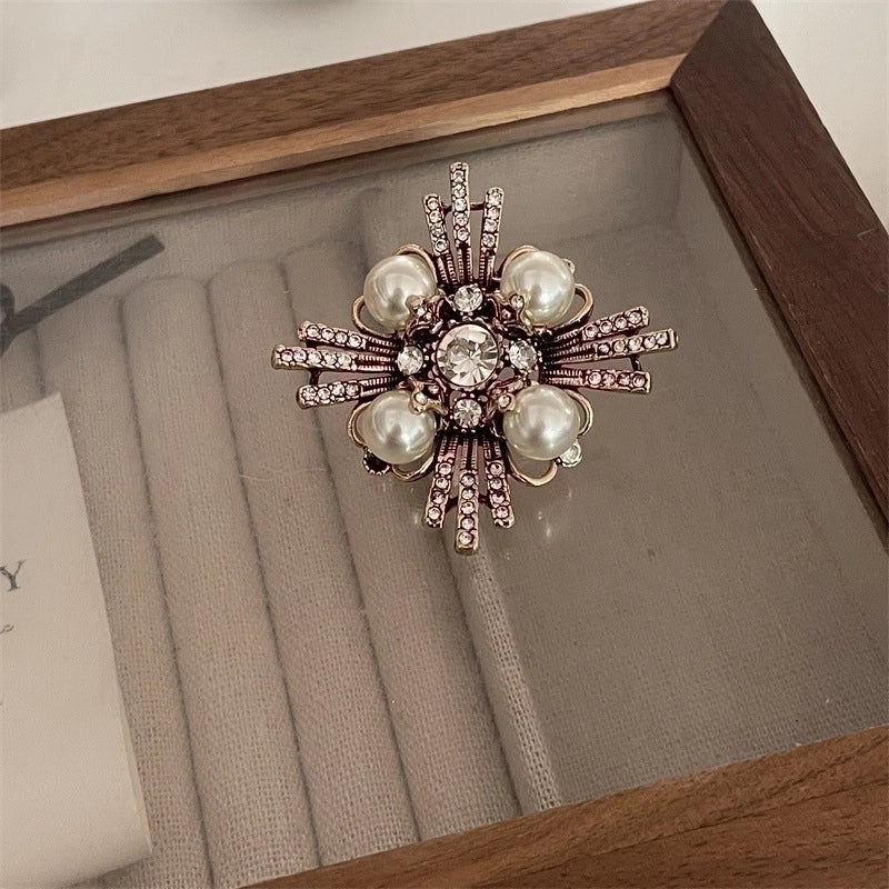Elegant Pin Flower Imitation Pearl Plating Women’s Brooches
