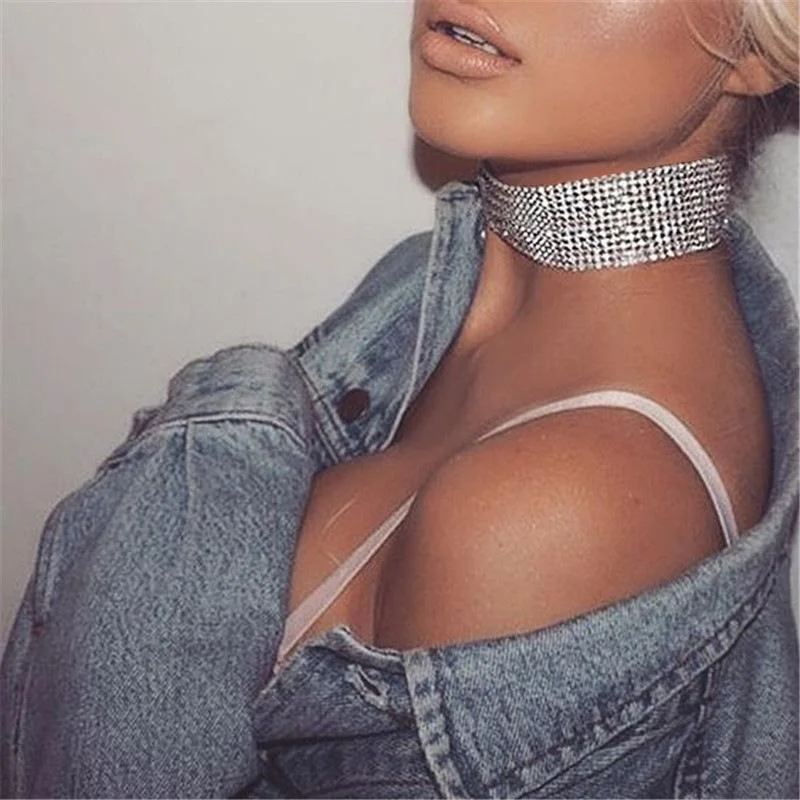 Shing decorated neck chain