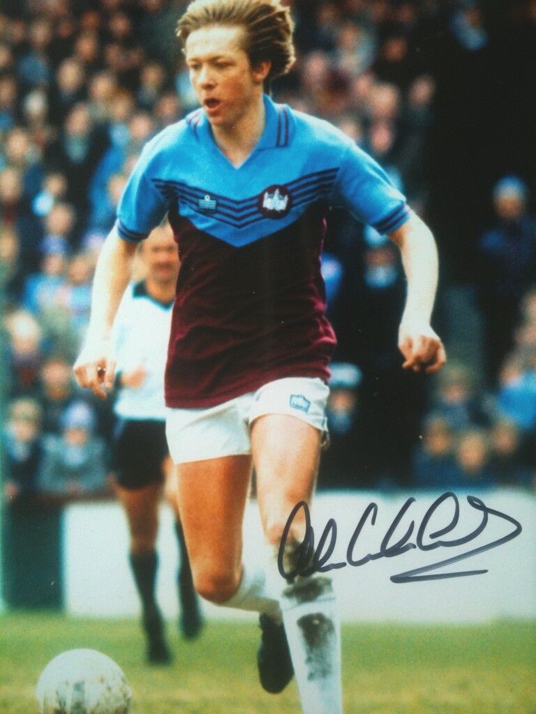 ALAN CURBISHLEY - WEST HAM FOOTBALLING LEGEND - SUPER SIGNED COLOUR ACTION Photo Poster painting