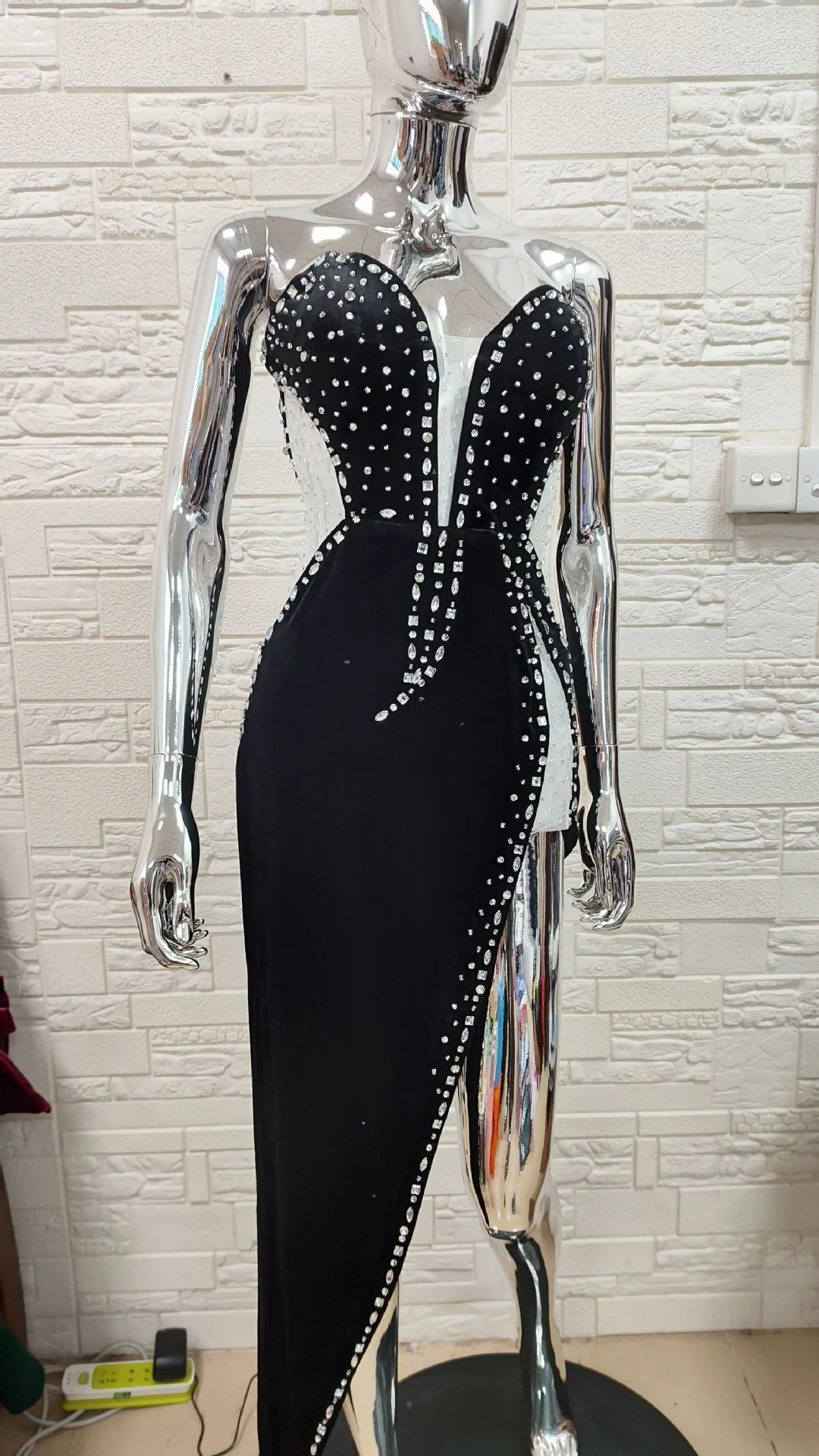 Brownm Spring 2023 New Long Fashion Dress Velvet Sexy High Open Nails Heavy Industry Luxury