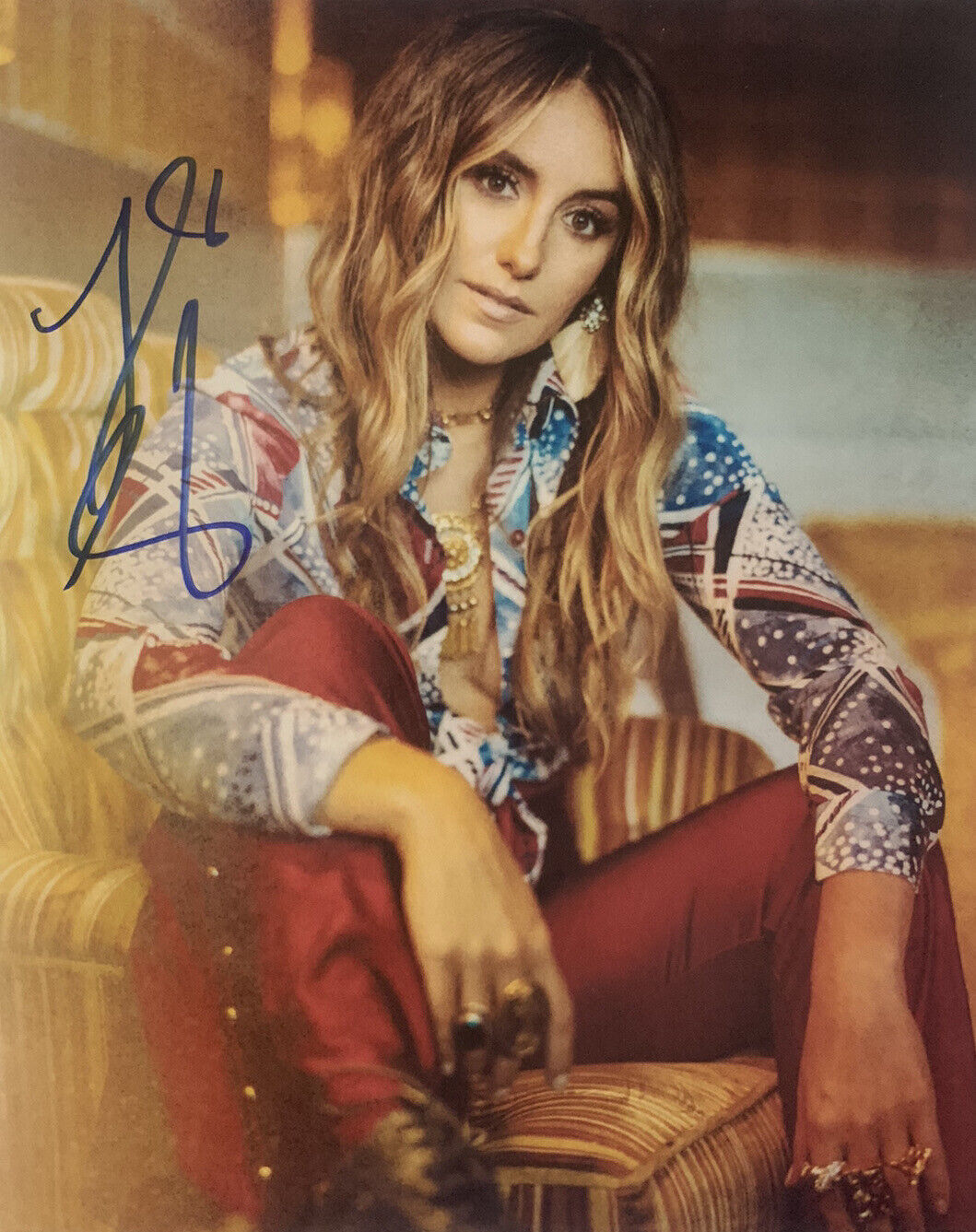 LAINEY WILSON HAND SIGNED 8x10 Photo Poster painting COUNTRY SINGER AUTHENTIC AUTOGRAPH COA